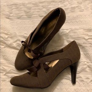 Ann Marino Ribbon Bow Heels 7 1/2